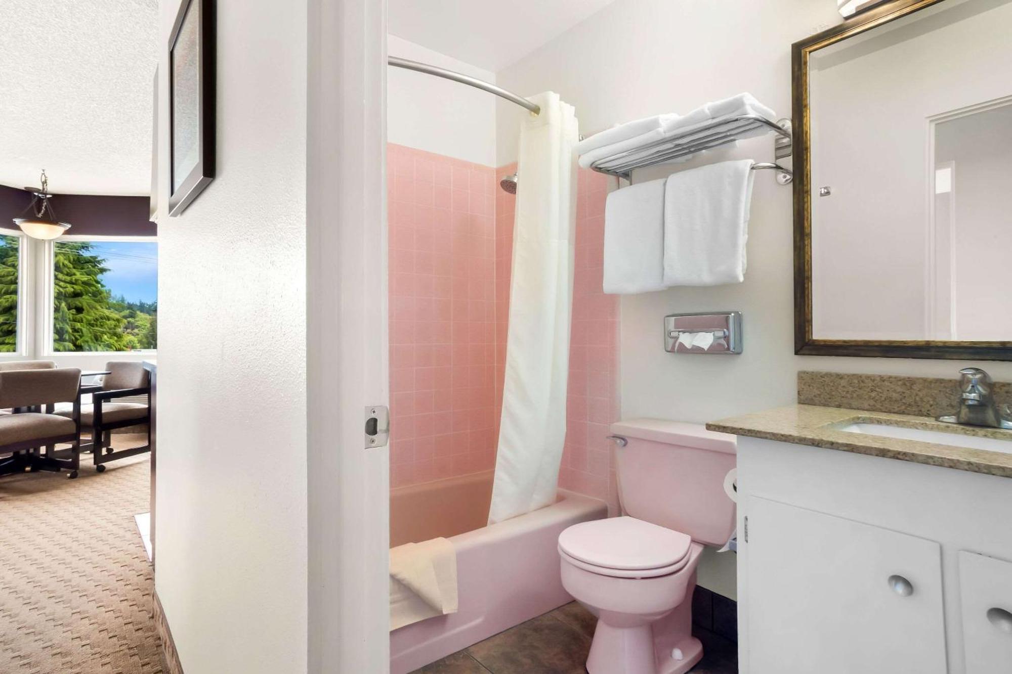 Quality - Near Olympic National Park Hotel 2*